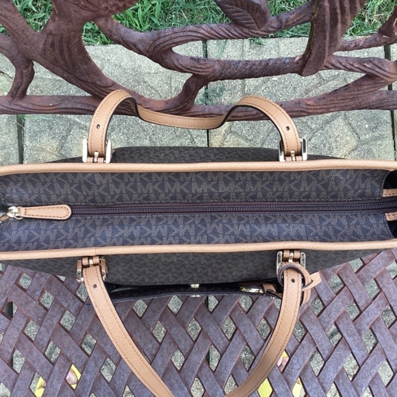 Michael Kors Jet Set Monogram Coated Canvas Brown Double Handle Large Tote Bag - Picture 7 of 9